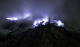 火山喷发视频,熔岩喷涌，天地变色